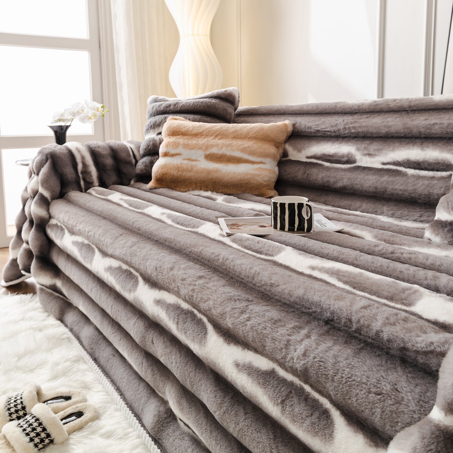 Extra Large Faux Fur Gradient Couch Cover Blanket: Plush, Fluffy, Warmth, Perfect Throw on the Sofa