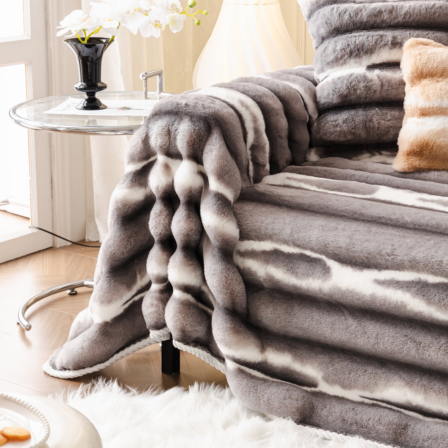 Extra Large Faux Fur Gradient Couch Cover Blanket: Plush, Fluffy, Warmth, Perfect Throw on the Sofa