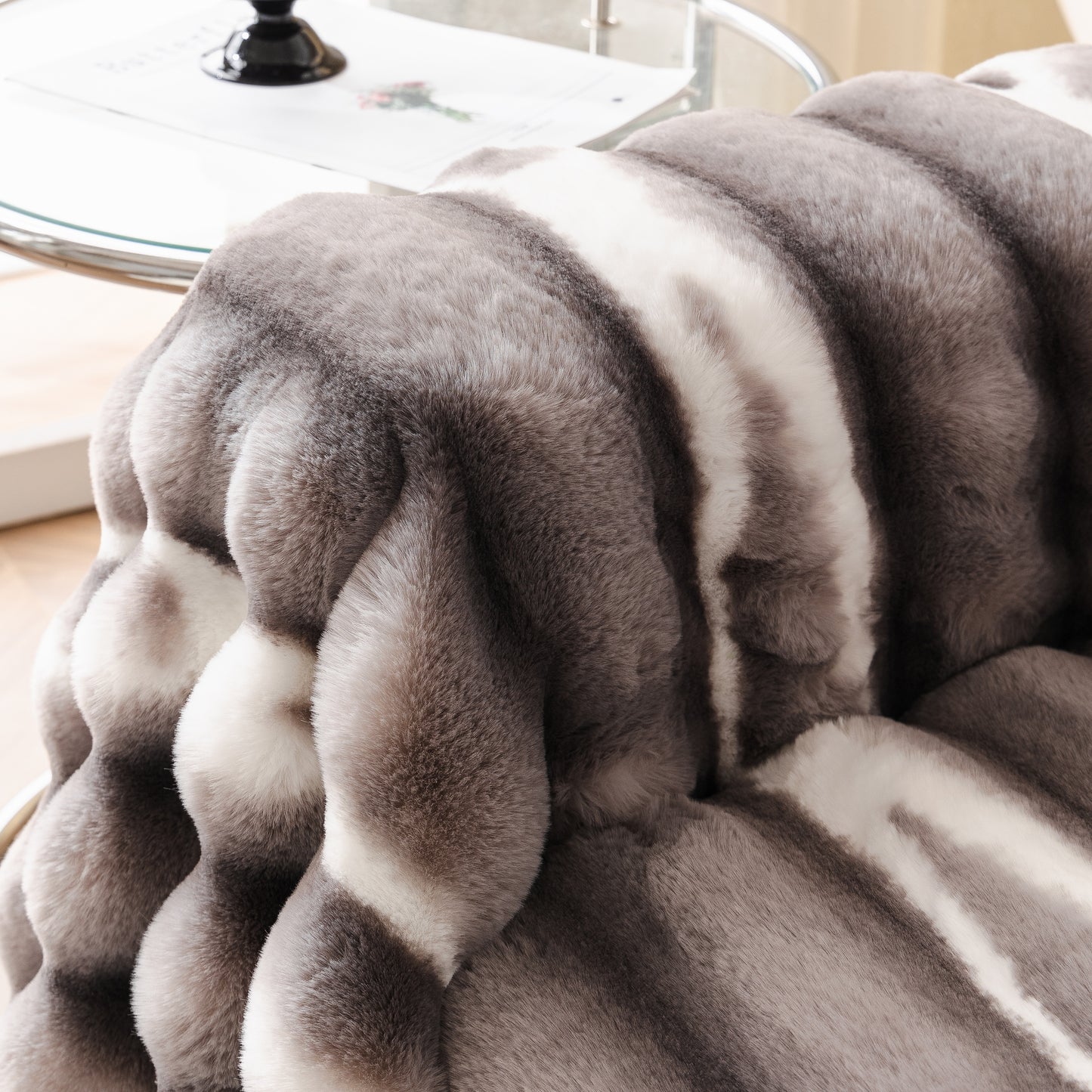 Extra Large Faux Fur Gradient Couch Cover Blanket: Plush, Fluffy, Warmth, Perfect Throw on the Sofa