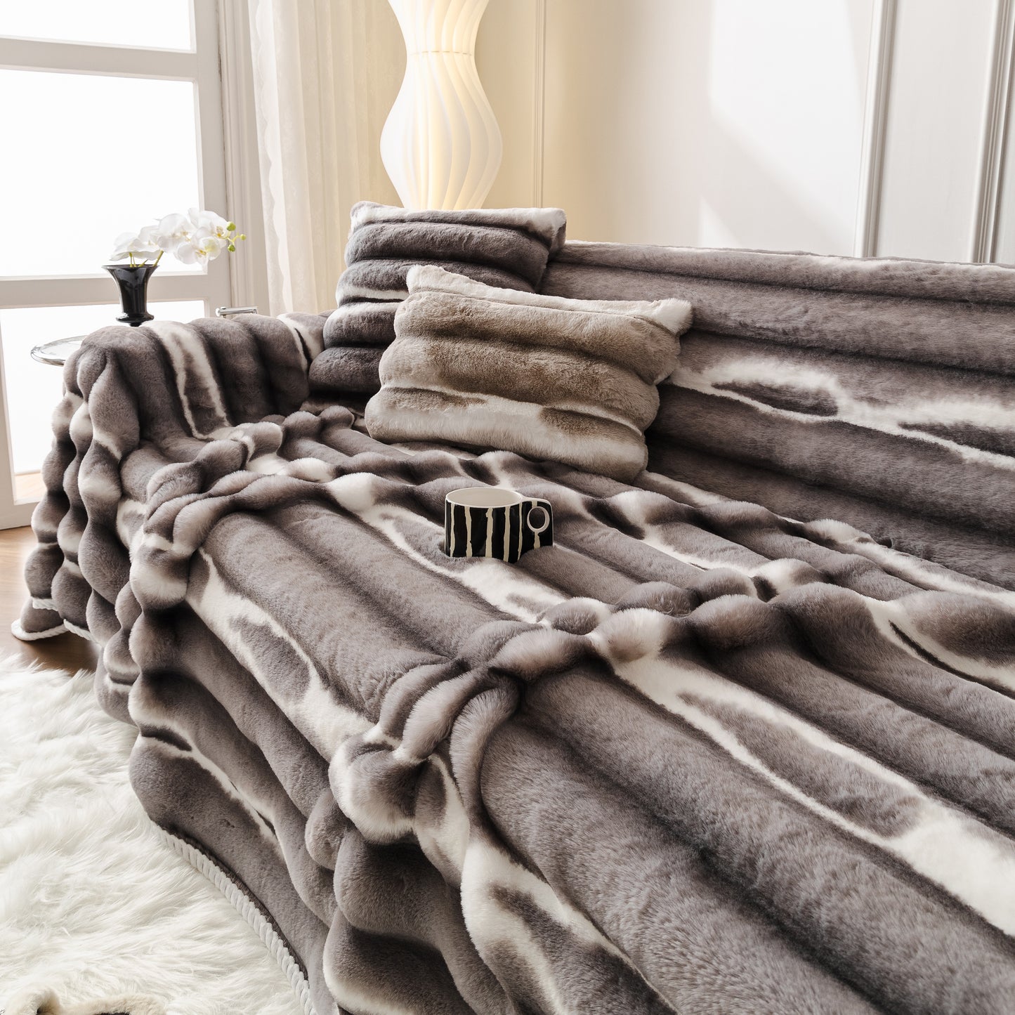 Extra Large Faux Fur Gradient Couch Cover Blanket: Plush, Fluffy, Warmth, Perfect Throw on the Sofa