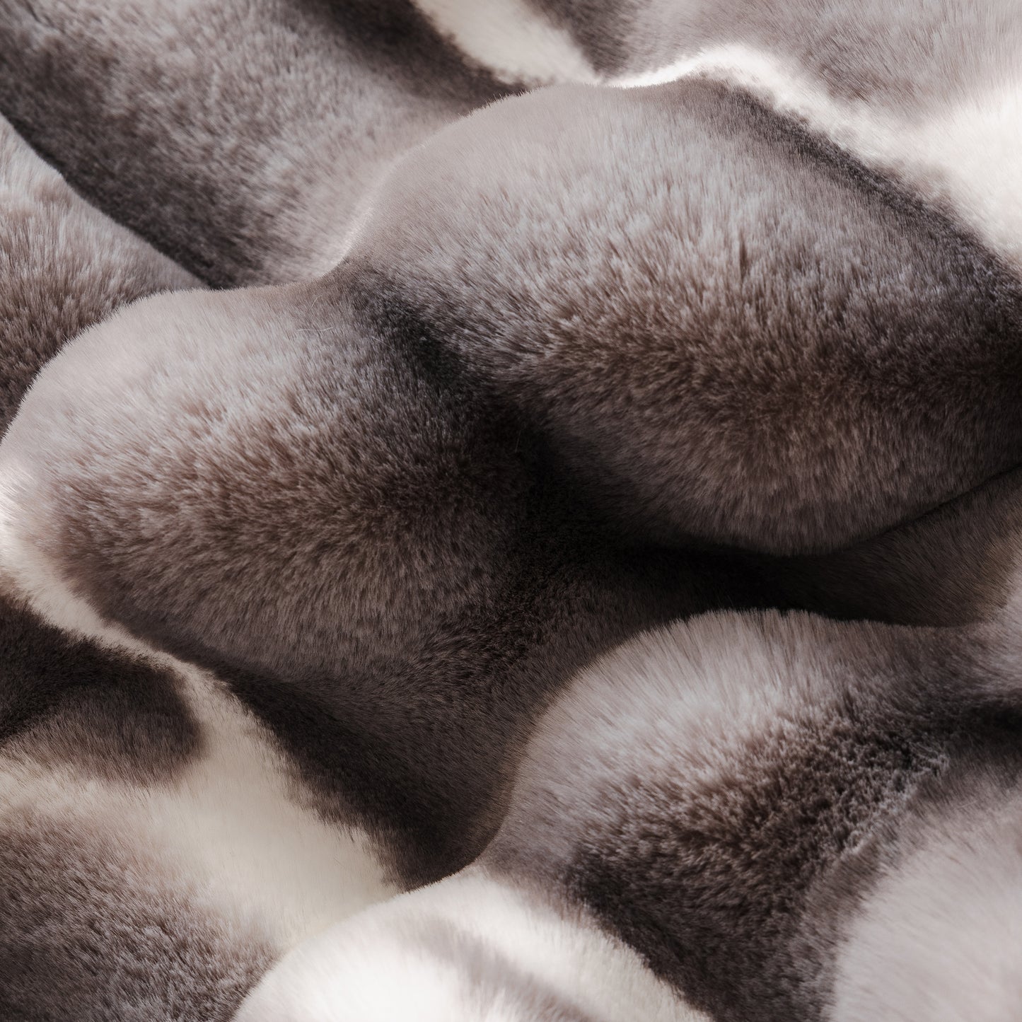 Extra Large Faux Fur Gradient Couch Cover Blanket: Plush, Fluffy, Warmth, Perfect Throw on the Sofa