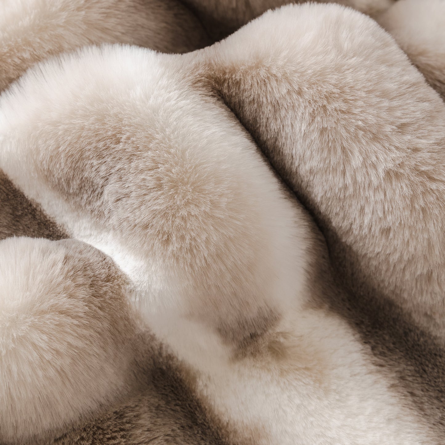 Extra Large Faux Fur Gradient Couch Cover Blanket: Plush, Fluffy, Warmth, Perfect Throw on the Sofa