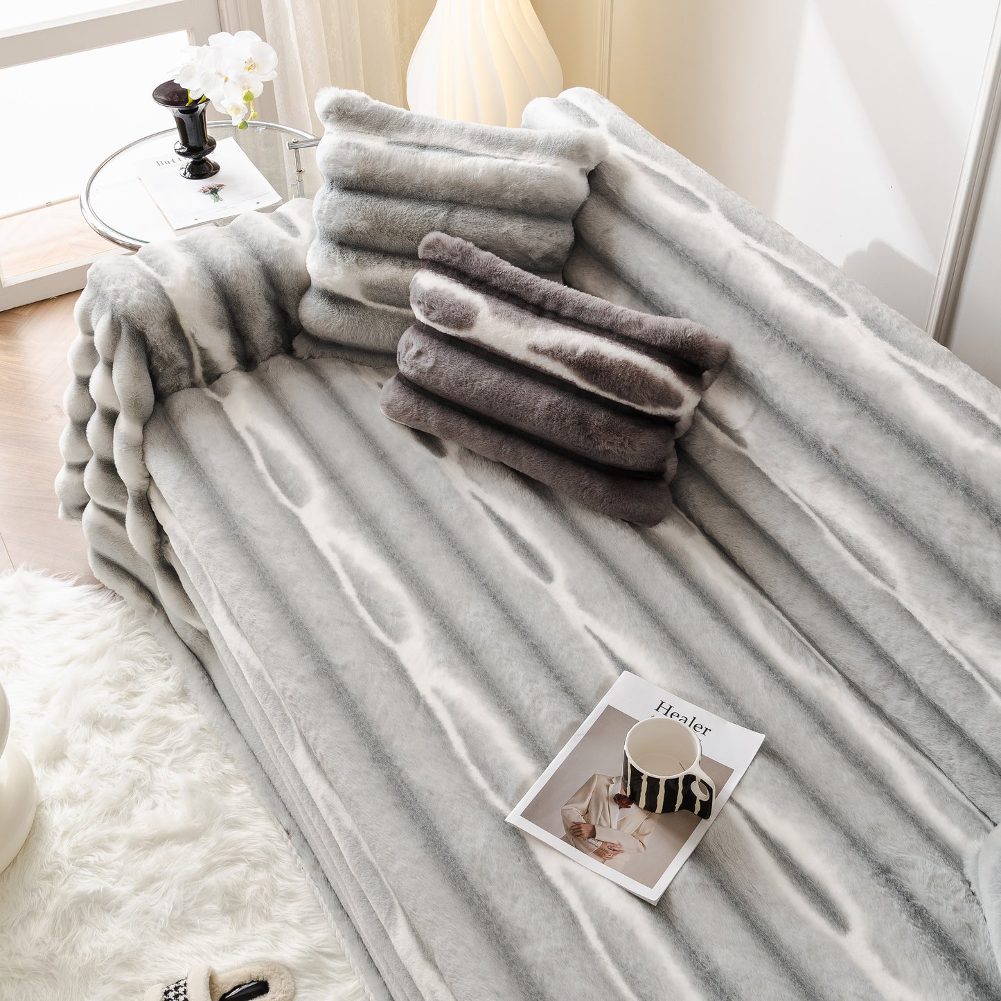 Extra Large Faux Fur Gradient Couch Cover Blanket: Plush, Fluffy, Warmth, Perfect Throw on the Sofa