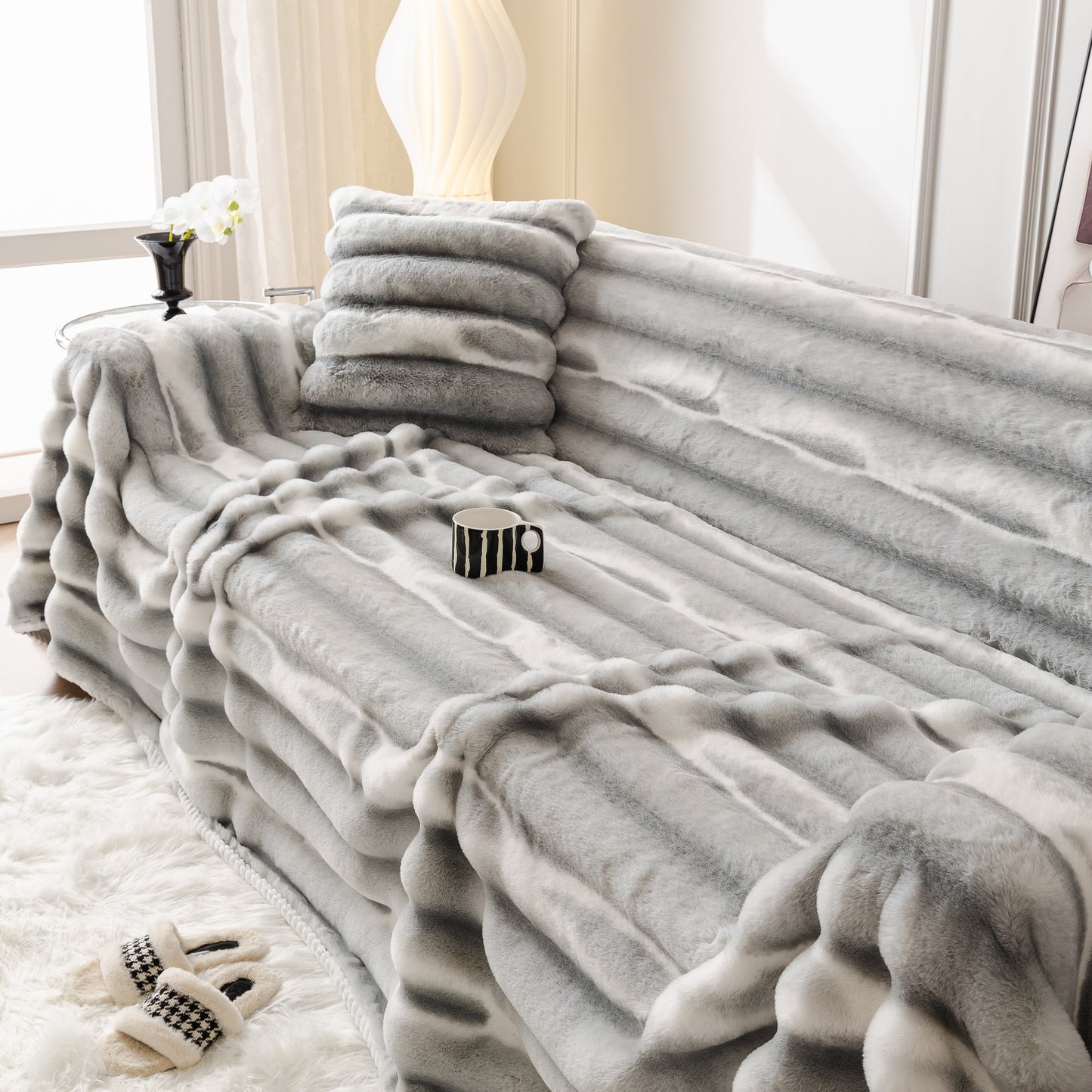 Extra Large Faux Fur Gradient Couch Cover Blanket: Plush, Fluffy, Warmth, Perfect Throw on the Sofa