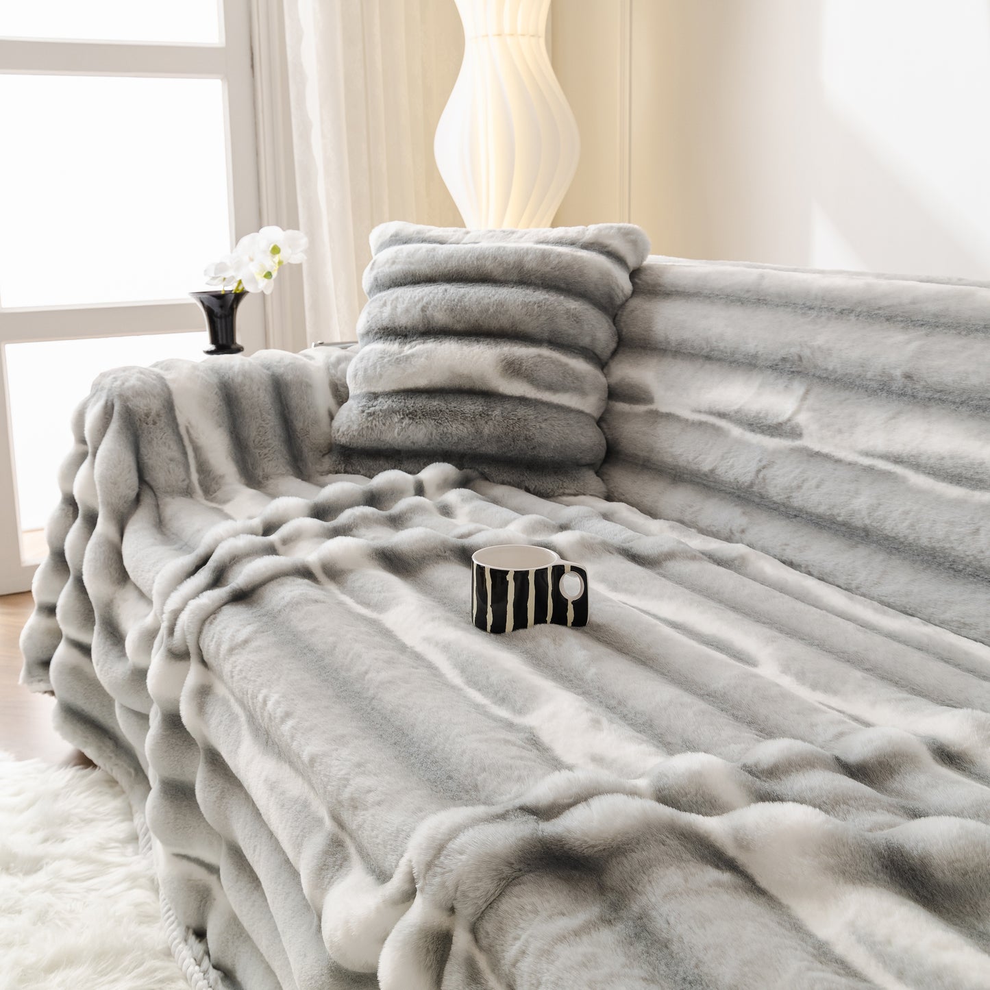 Extra Large Faux Fur Gradient Couch Cover Blanket: Plush, Fluffy, Warmth, Perfect Throw on the Sofa