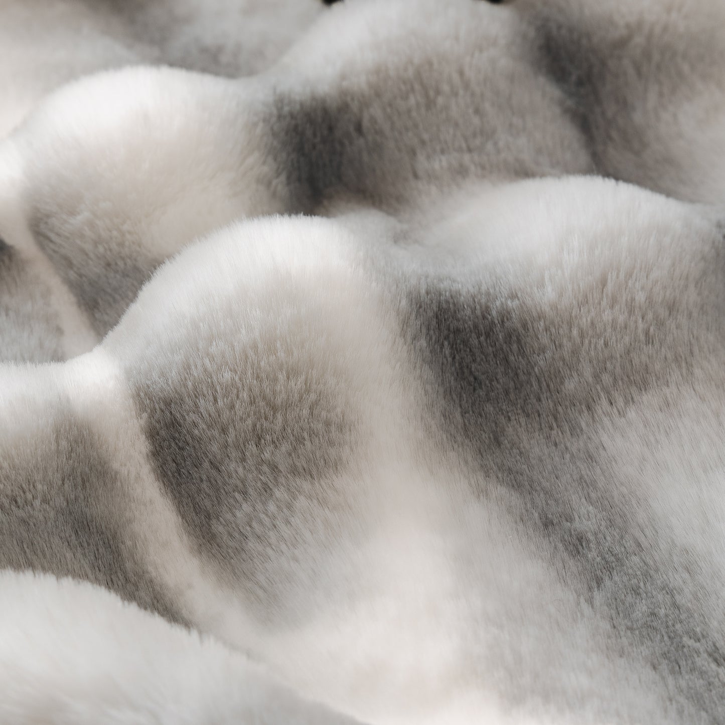 Extra Large Faux Fur Gradient Couch Cover Blanket: Plush, Fluffy, Warmth, Perfect Throw on the Sofa