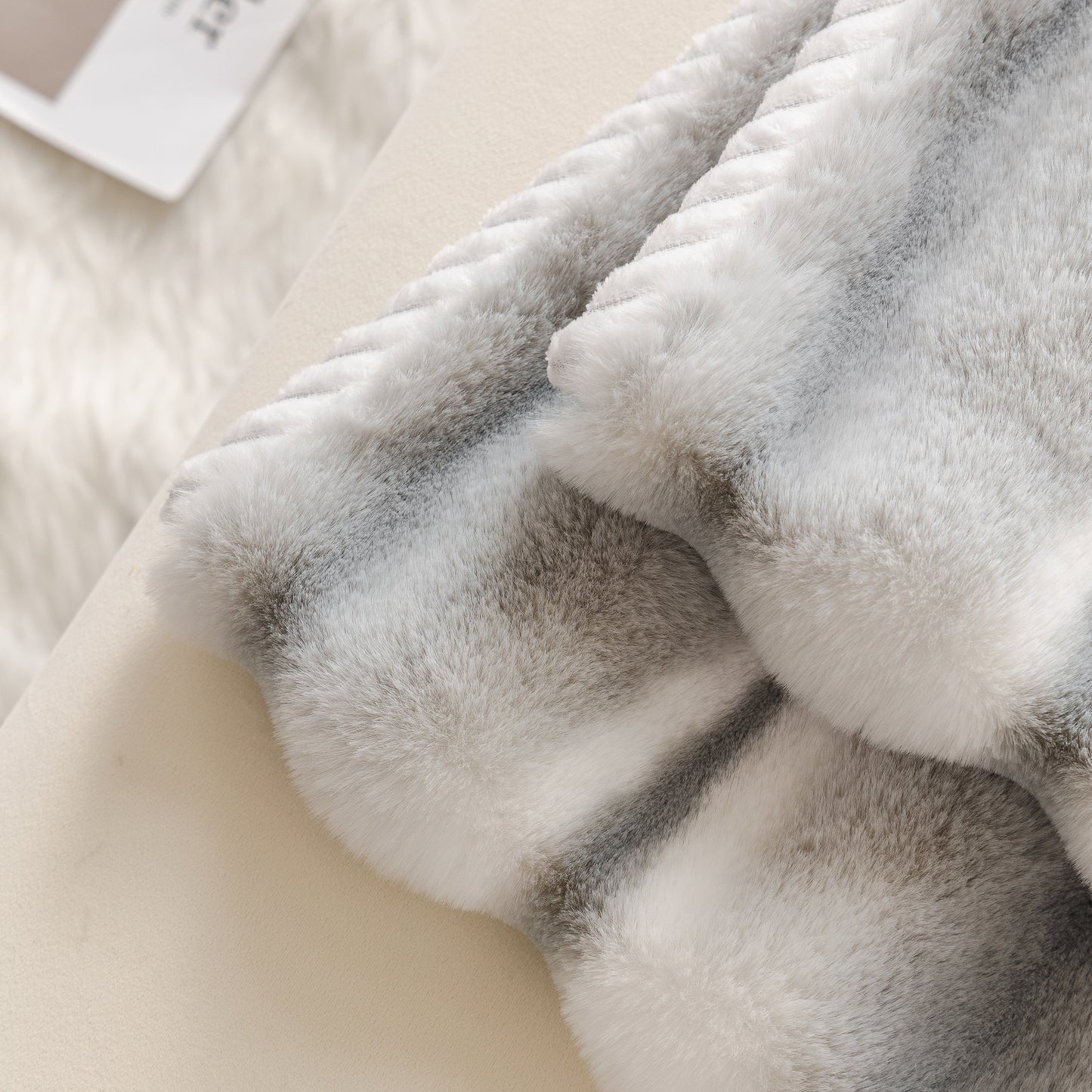 Extra Large Faux Fur Gradient Couch Cover Blanket: Plush, Fluffy, Warmth, Perfect Throw on the Sofa