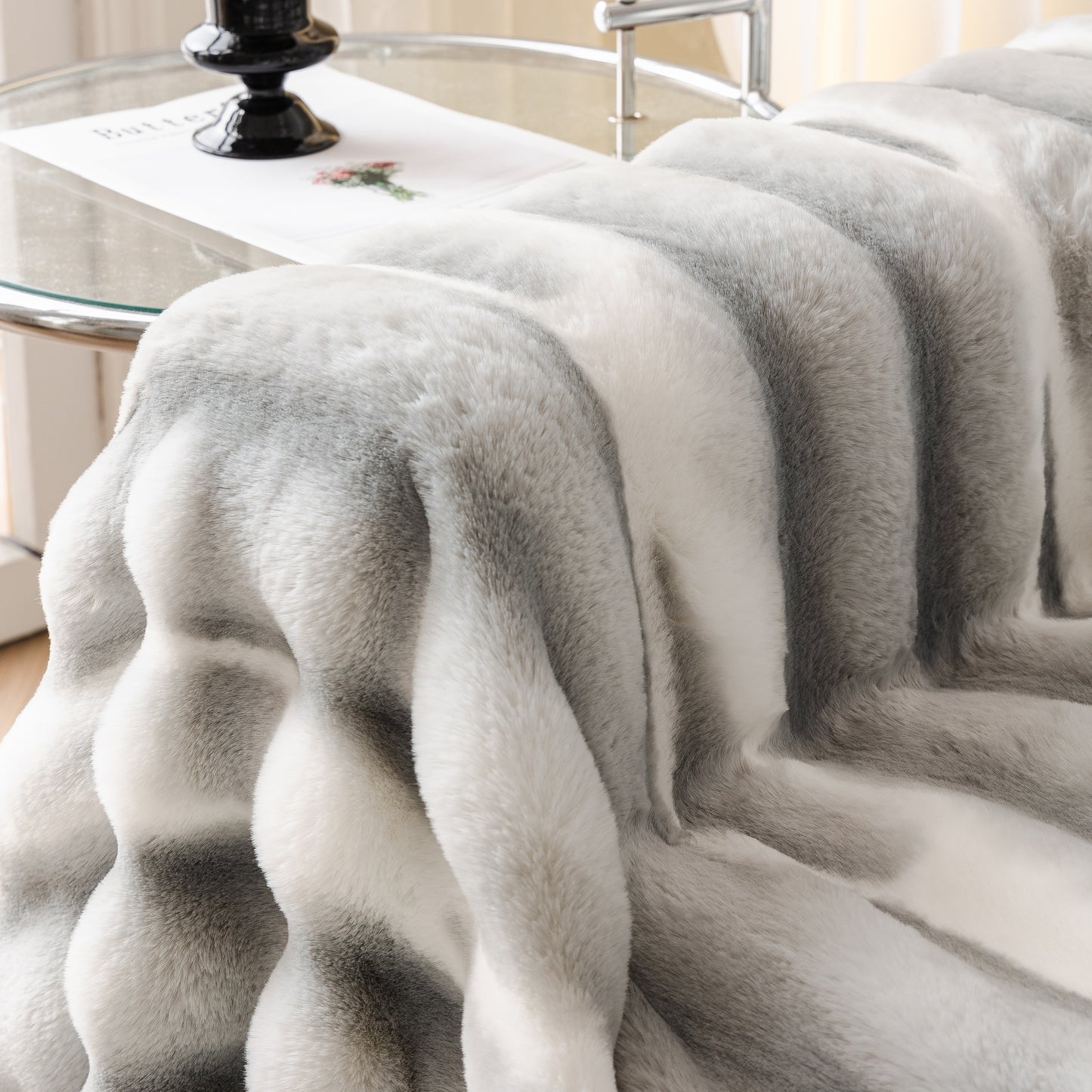 Extra Large Faux Fur Gradient Couch Cover Blanket: Plush, Fluffy, Warmth, Perfect Throw on the Sofa