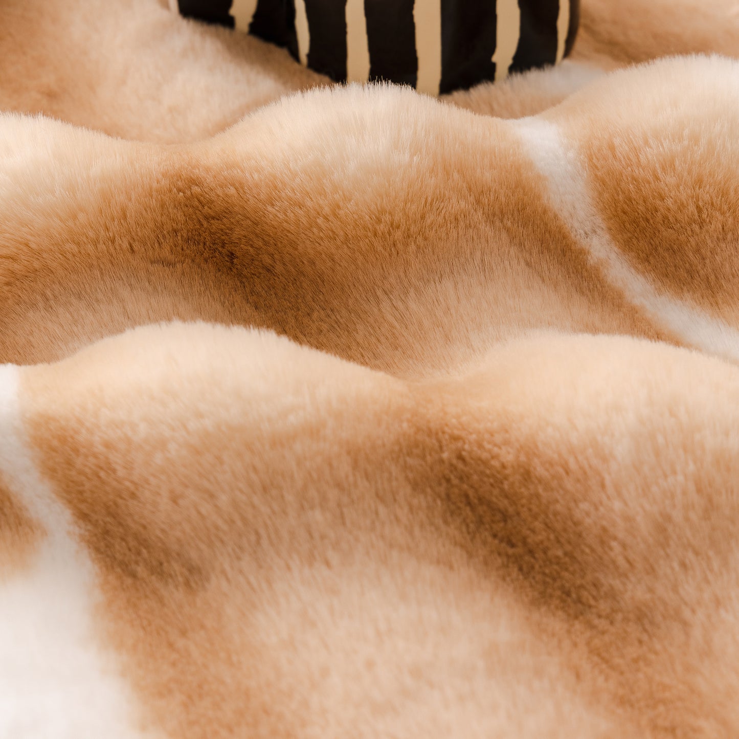 Extra Large Faux Fur Gradient Couch Cover Blanket: Plush, Fluffy, Warmth, Perfect Throw on the Sofa