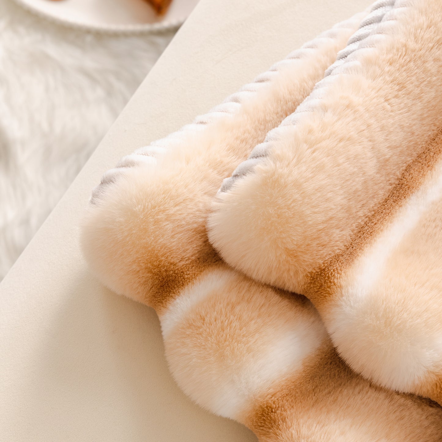 Extra Large Faux Fur Gradient Couch Cover Blanket: Plush, Fluffy, Warmth, Perfect Throw on the Sofa